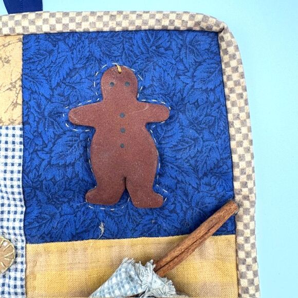 VTG Hand Quilted Wall Hanging 8x12 Gingerbread Man Hearts Buttons Kitchen Decor - Picture 6 of 11